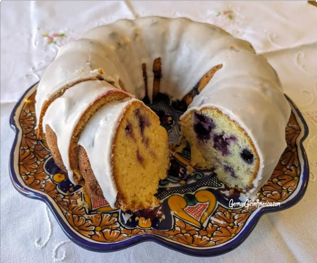 Lemon Blueberry Bundt Cake - Zitronen Blaubeer Gugelhupf