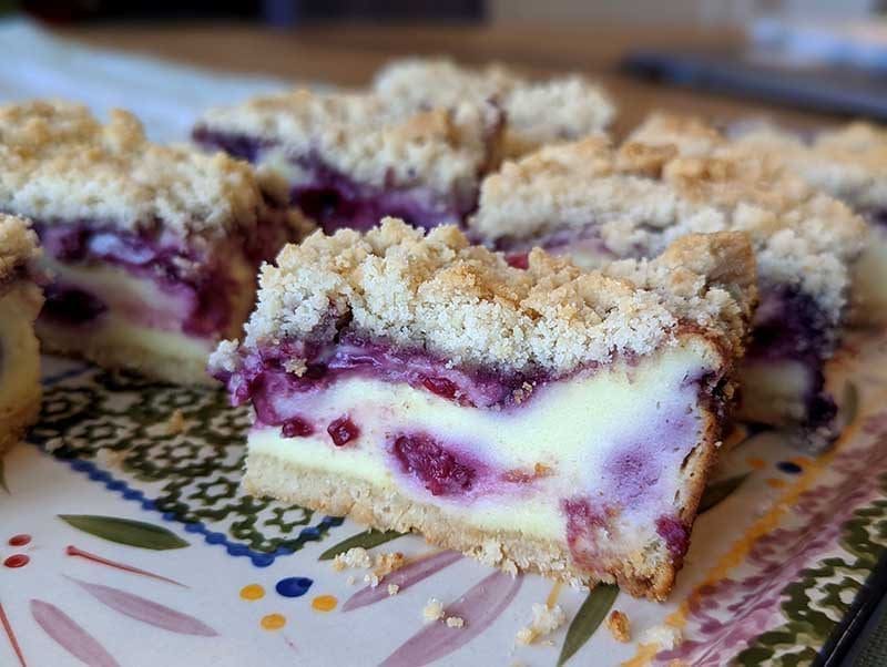 raspberry streusel cheesecake