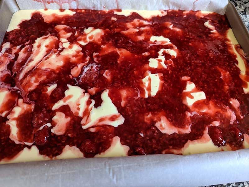 raspberry streusel cheesecake bars