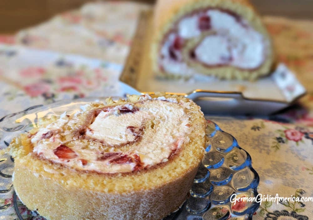 How to make a Swiss Roll with Strawberries- Erdbeer-Biskuitrolle